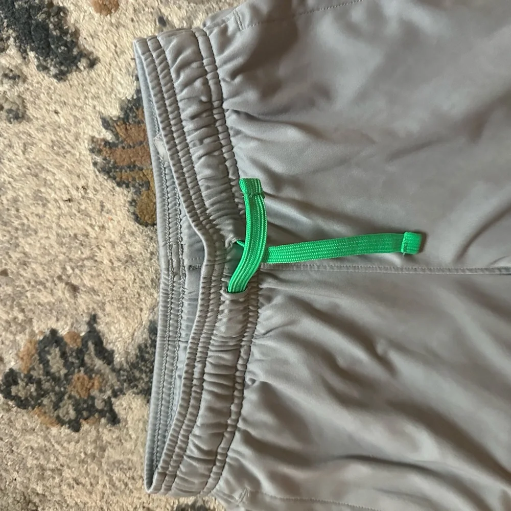 Under Armour Youth Small Shorts - Picture 5 of 5