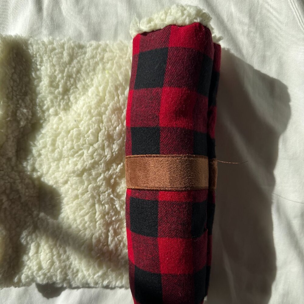 NWOT Bark Box Hygge Snuggler Blanket Squeak Toy, Red and Black Plaid, Large Dog - Picture 10 of 11