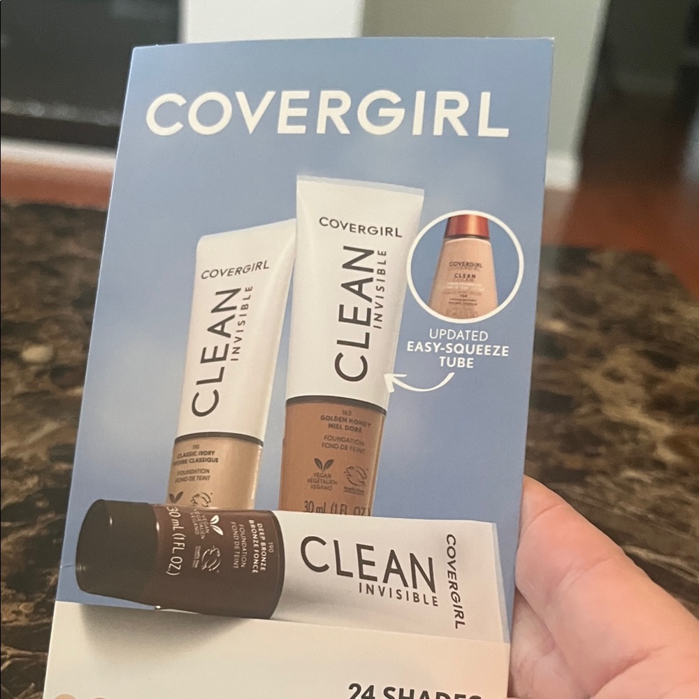 COVERGIRL Clean Invisible Foundation Card - Beige to Deep Brown Shades - Picture 2 of 2