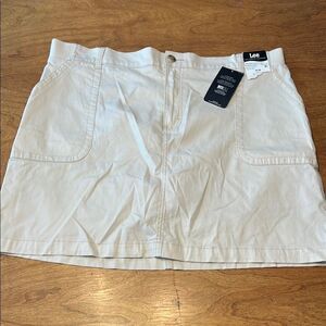 NWT Lee Light Tan Midrise Skort