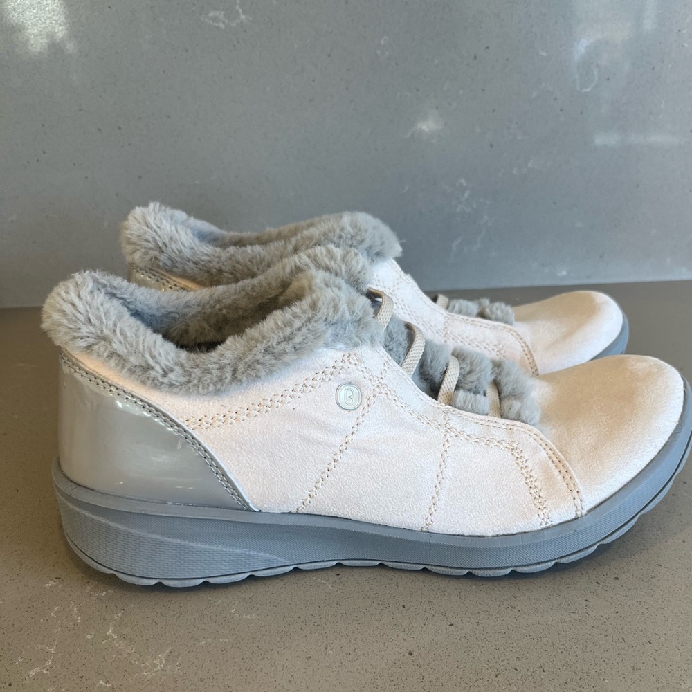 BZees Women's Golden Ankle Boot Shoes Almond Microfiber Size 9.5