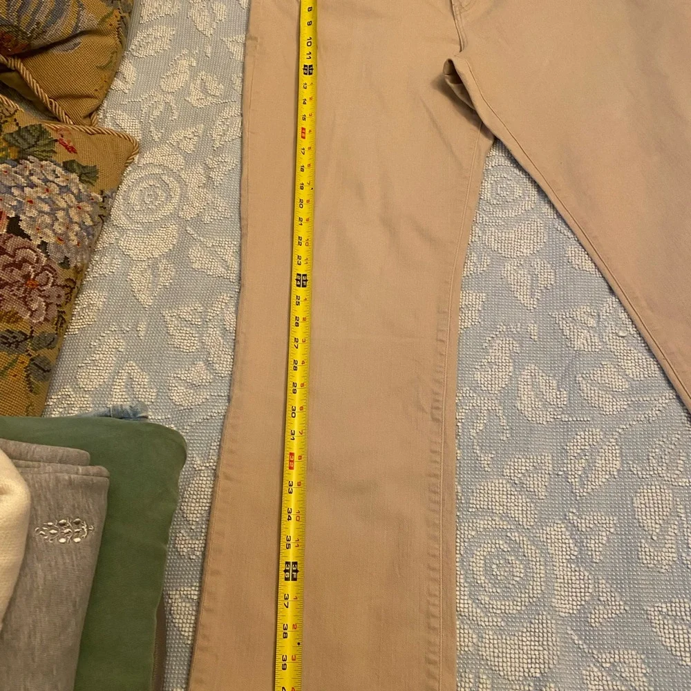 Ralph Lauren Straight-Leg Jeans in Light Beige
New, never worn! - Picture 6 of 10
