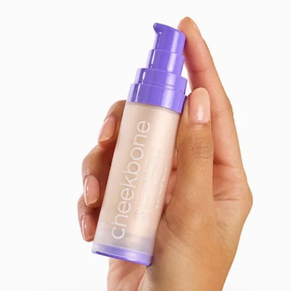 CHEEKBONE BEAUTY
Illuminating Primer Gel in Moon Dew