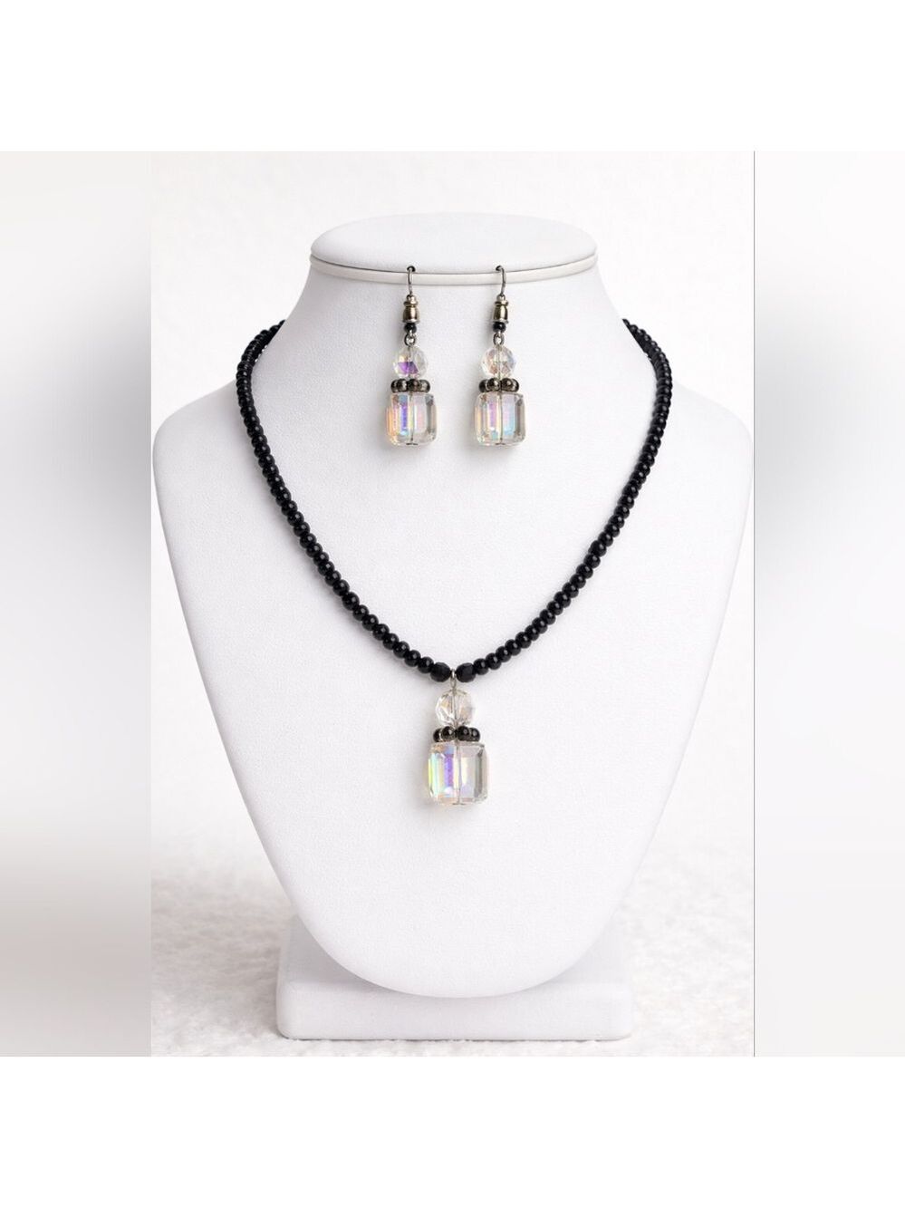 Jewlry | Crystal Necklace with Iridescent Pendant |J2