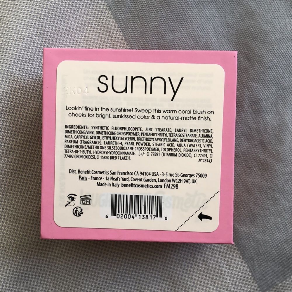 Benefit WANDERful Silky Soft Powder Blush in Sunny NIB - Picture 2 of 4