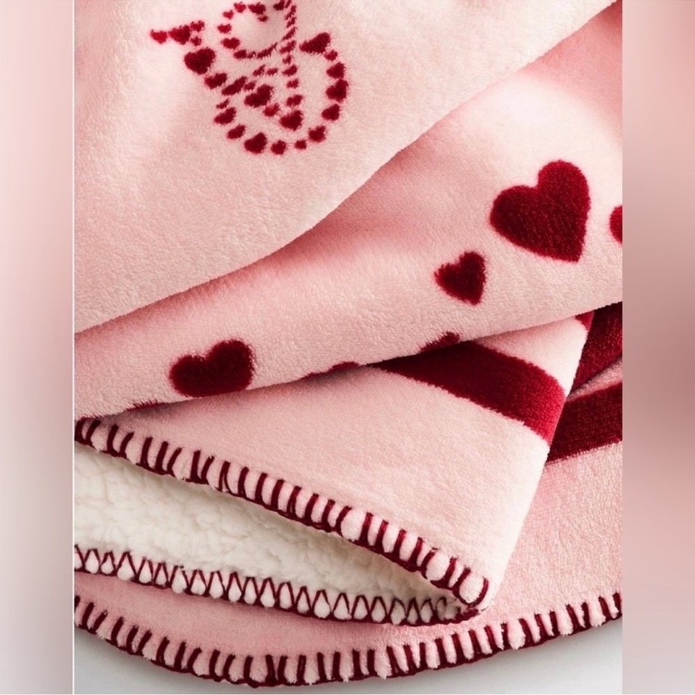 NIB Victoria's Secret Pink and Red Heart Blanket - Picture 3 of 4