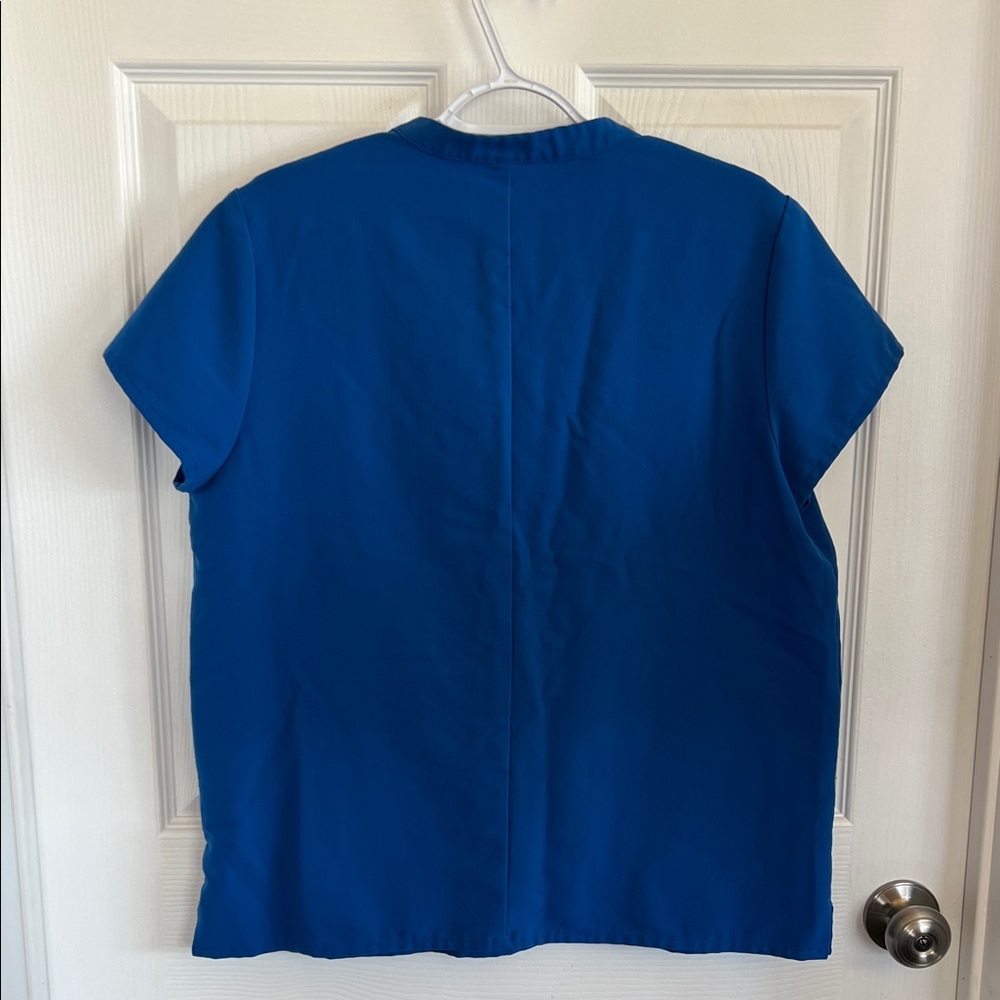 FIGS Women's V-Neck Scrub Top in Blue - Picture 3 of 4