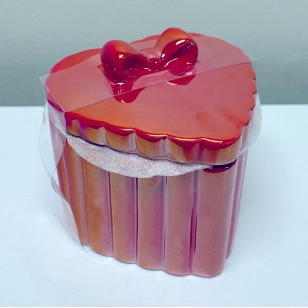 NEW Target Bullseye Playground Heart Shaped Ceramic Canister- Red Iridescent - Picture 2 of 6