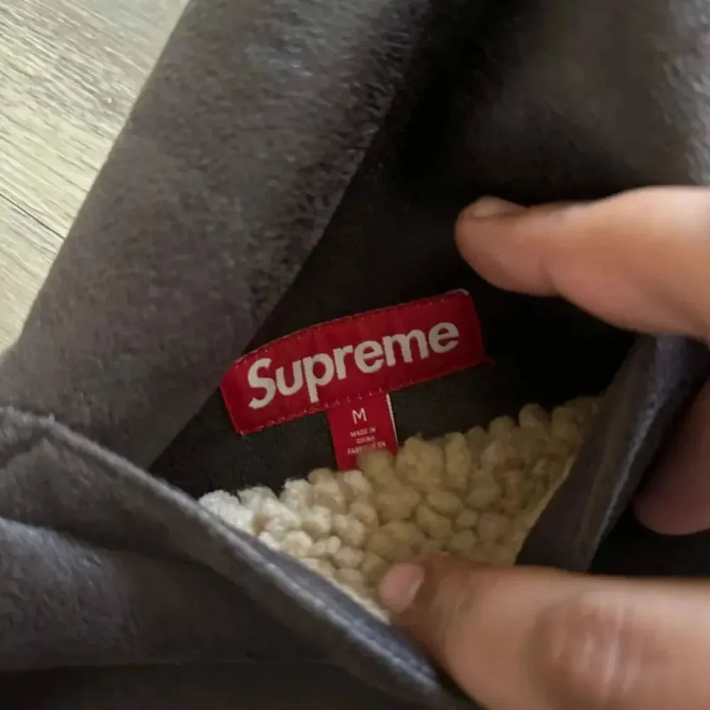 Supreme Fall/Winter 2024 Reversible Faux Shearling Work Vest Size Medium - Picture 5 of 7