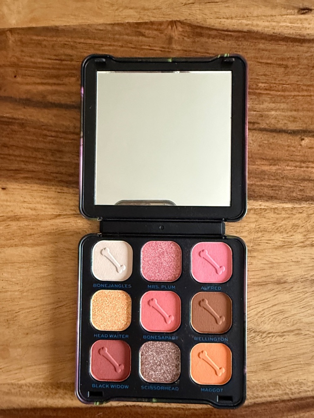 NIB Revolution Beauty Corpse Bride Grave Misunderstanding Eye Shadow Pallet - Picture 5 of 5