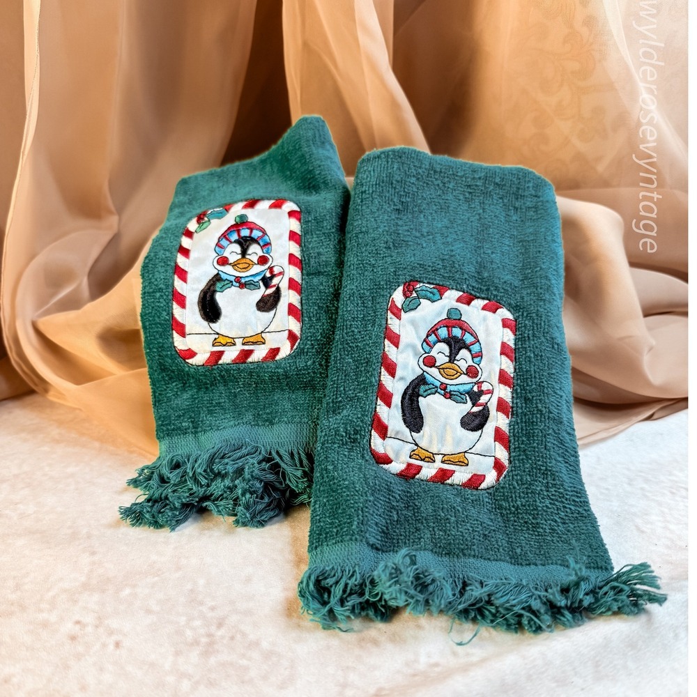 Penguin Holiday‎ Themed Hand Towels