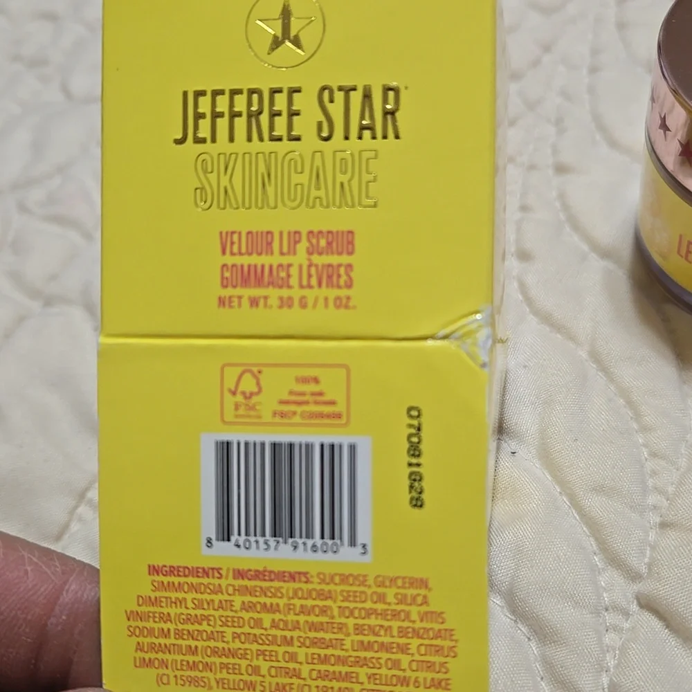 Jeffree Star Velour Lip Scrub - Lemon Ice Box Cookies (Yellow) - Picture 2 of 4