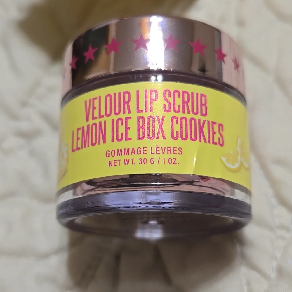 Jeffree Star Velour Lip Scrub - Lemon Ice Box Cookies (Yellow) - Picture 3 of 4
