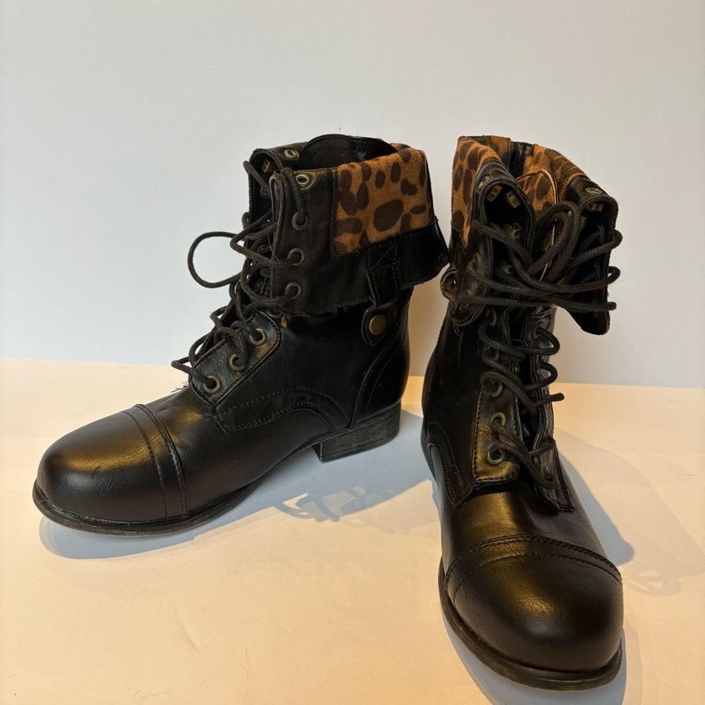 Bamboo Surprise Black and Leopard Women's Combat Boots Size 6 Lace Up