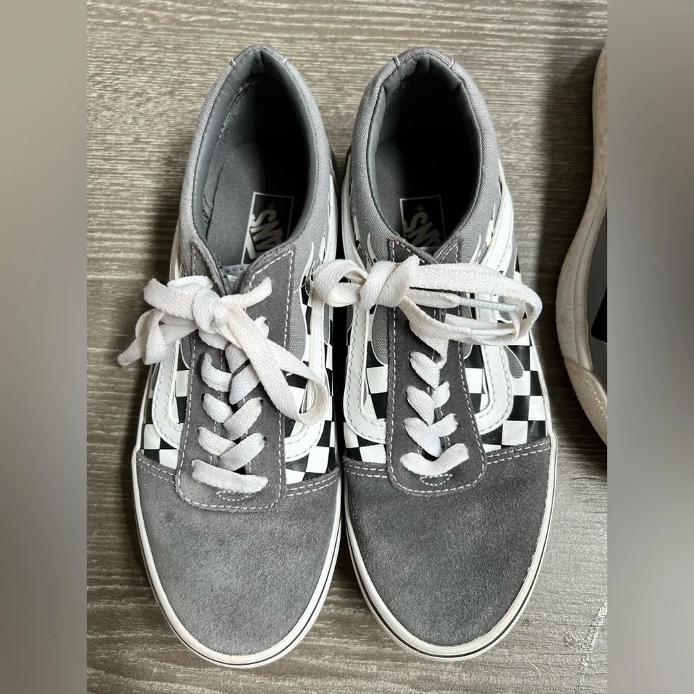 VANS Gray and White Kids Shoes 4.5 GUC - Picture 2 of 7
