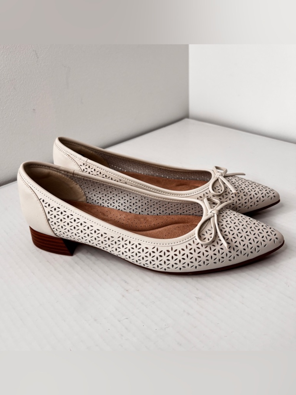 Clarks Women's Natalyn Step Off White Leather 26182037 Shoe Size 9 Comfort Flat - Picture 8 of 16
