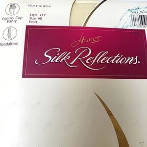 Hanes Silk Reflections Silky Sheer Hosiery Size‎ AB Pearl Control Top Style 717