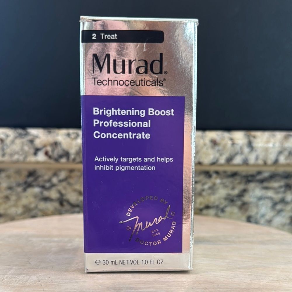 Murad Technceuticals Brightening Boost Concentrate in Purple and Silver