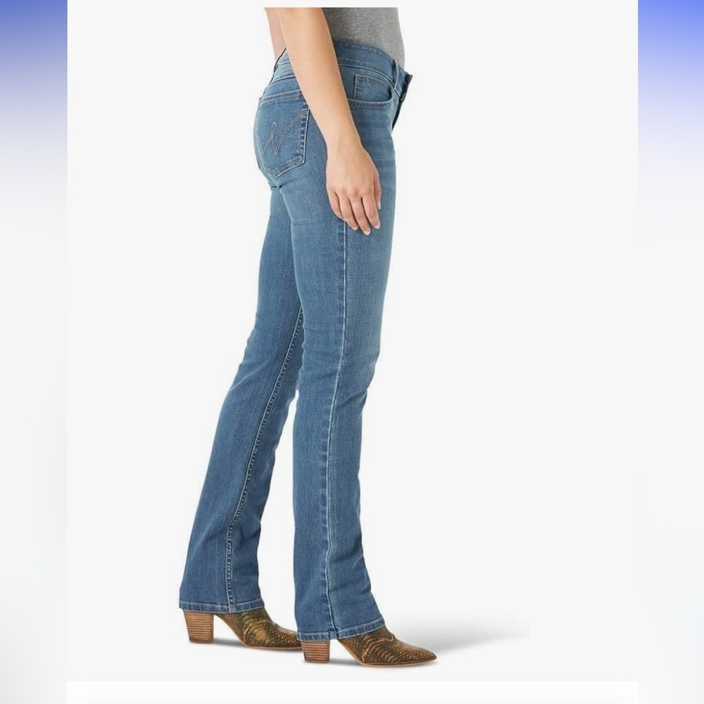 Wrangler Women’s Straight Leg Jeans