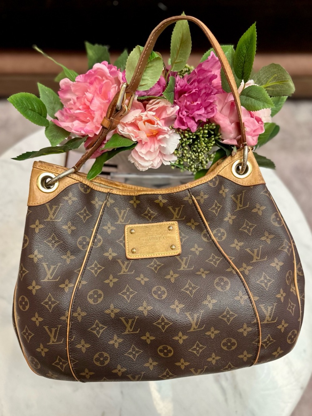 100% authentic Louis Vuitton Galliera