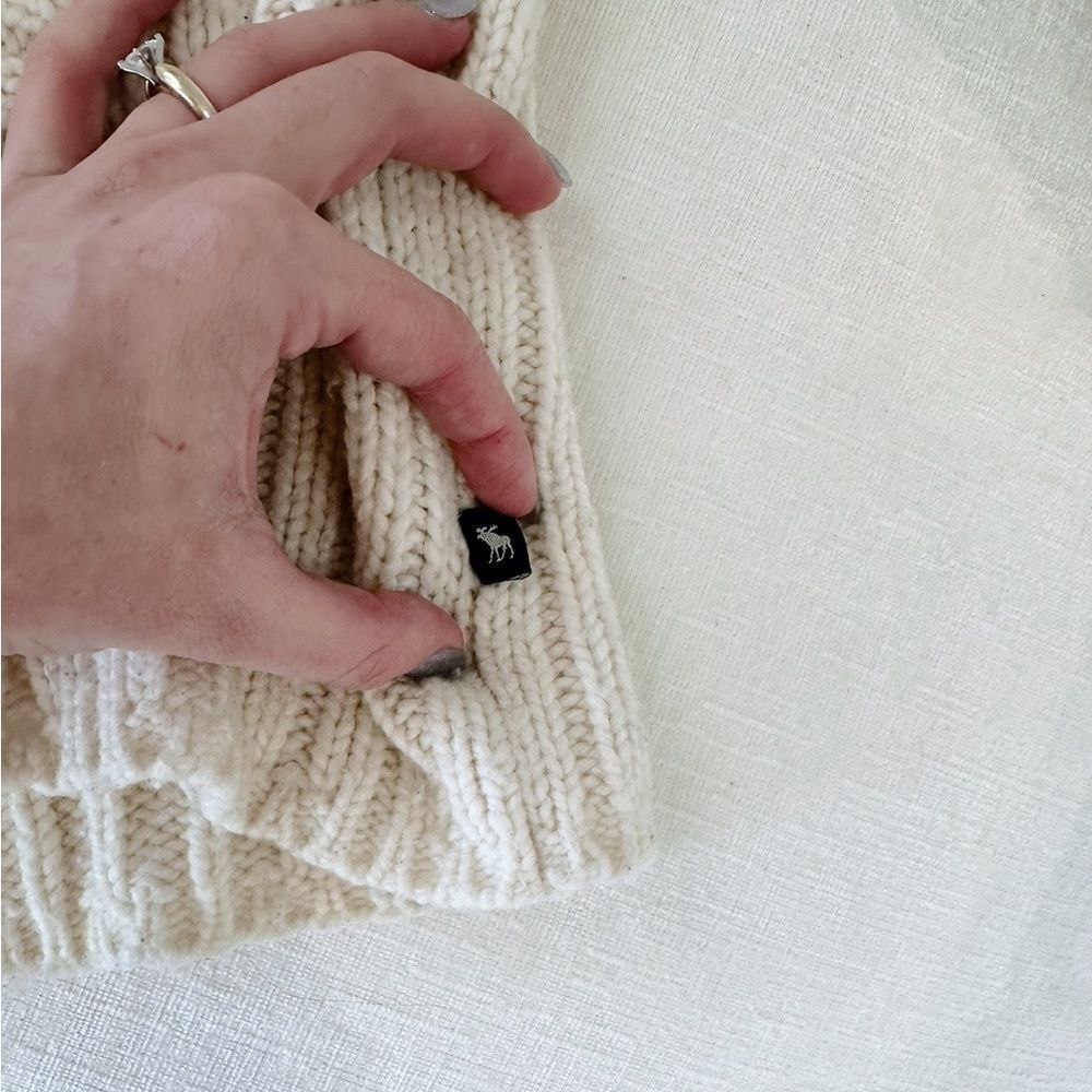 Y2K Vintage Abercrombie & Fitch Beige V-Neck Sweater - Picture 3 of 4