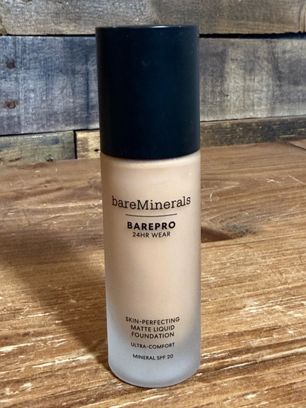 Bare Minerals BarePRO Performance Wear Liquid Foundation SPF 20. Medium 37 Warm.