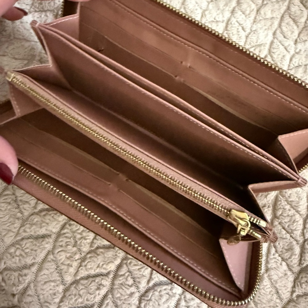 Louis Vuitton Vernis Zippy Wallet - tan Beige