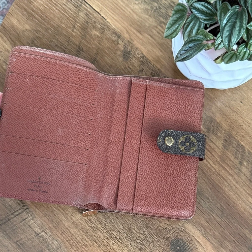 vintage Louis Vuitton Monogram Compact Zippé Wallet - Picture 4 of 16
