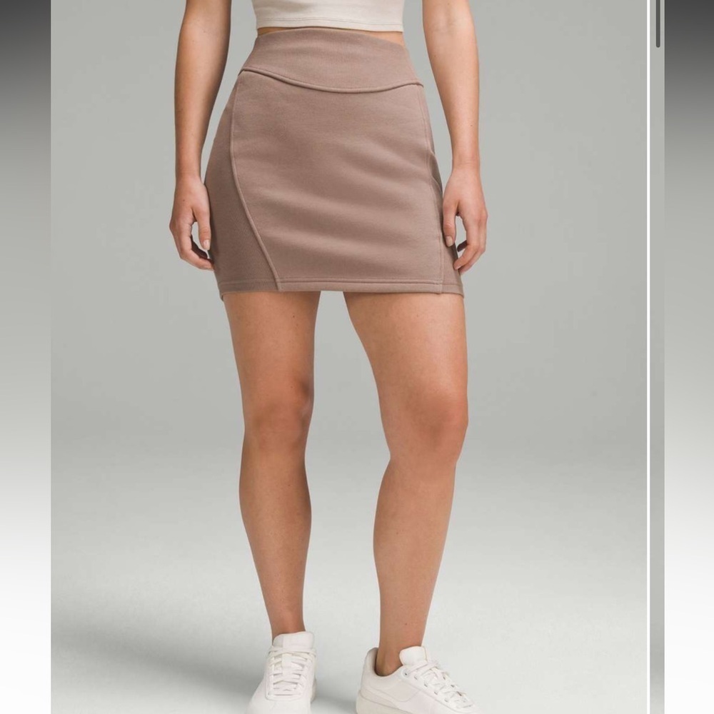 Lululemon Scuba High-Rise Mini Skirt‎ Taupetastic Size Small
NEW WITH TAGS - Picture 2 of 8
