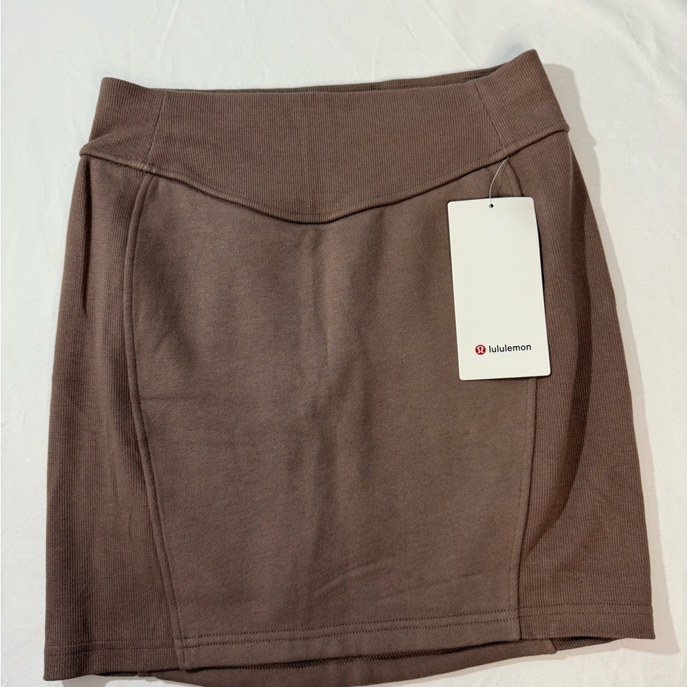 Lululemon Scuba High-Rise Mini Skirt‎ Taupetastic Size Small
NEW WITH TAGS - Picture 7 of 8