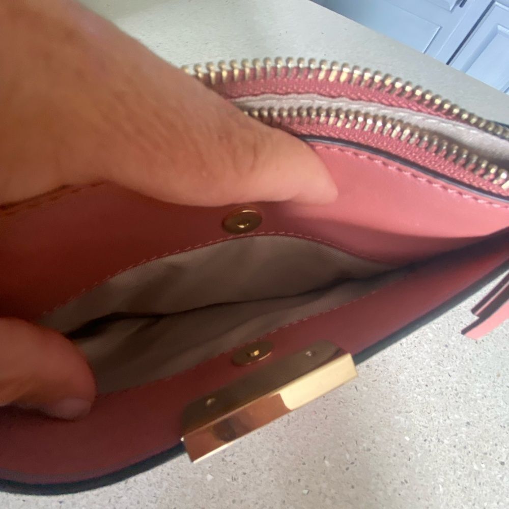 Women’s Nine West wristlet - Picture 7 of 10