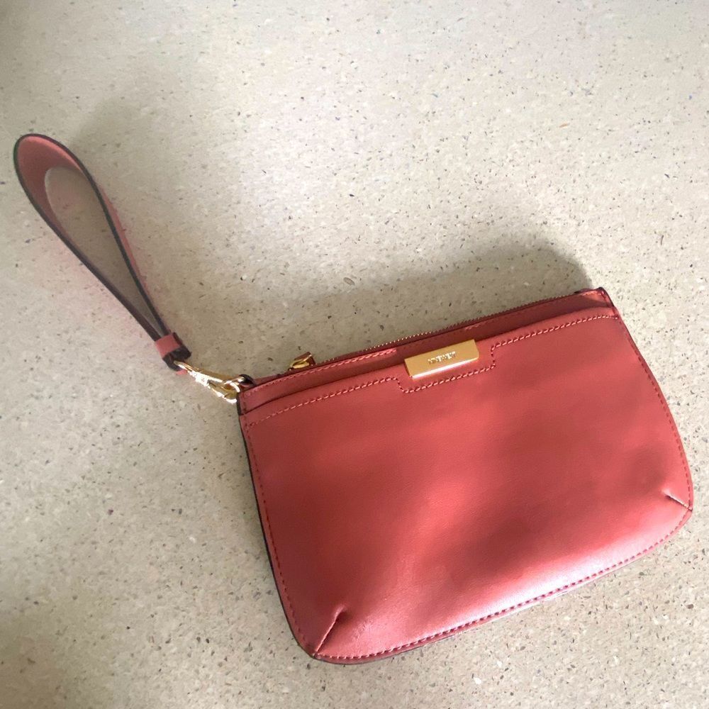 Women’s Nine West wristlet