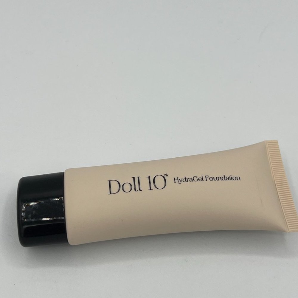 Doll 10 HydraGel‎ Foundation Medium Unopened and New Without Box - Picture 3 of 3