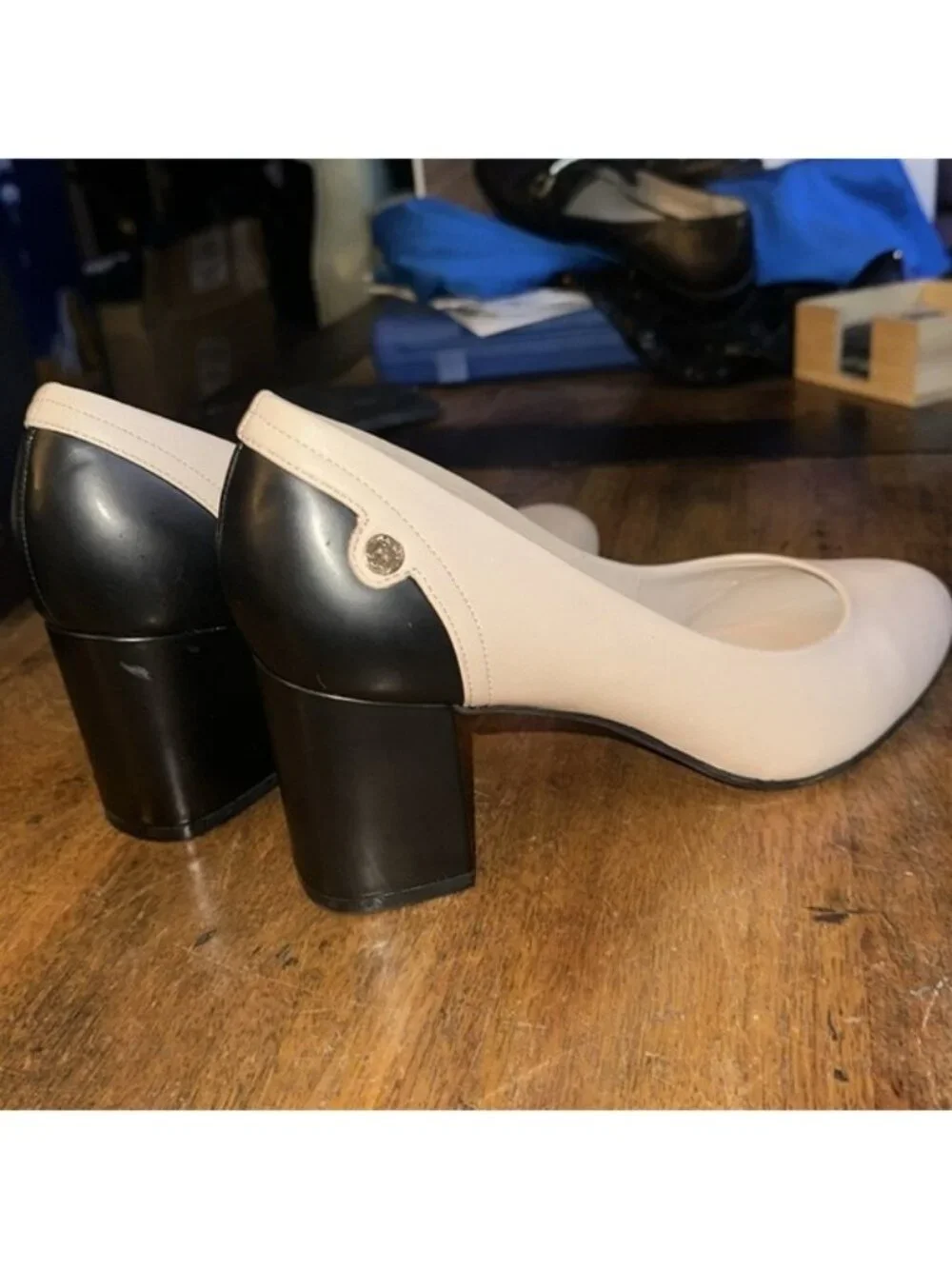 Tommy Hilfiger leather block heel shoes. EUC size 10 - Picture 2 of 10