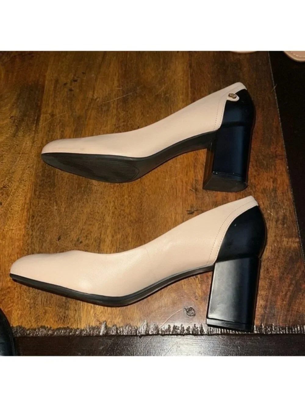 Tommy Hilfiger leather block heel shoes. EUC size 10 - Picture 9 of 10
