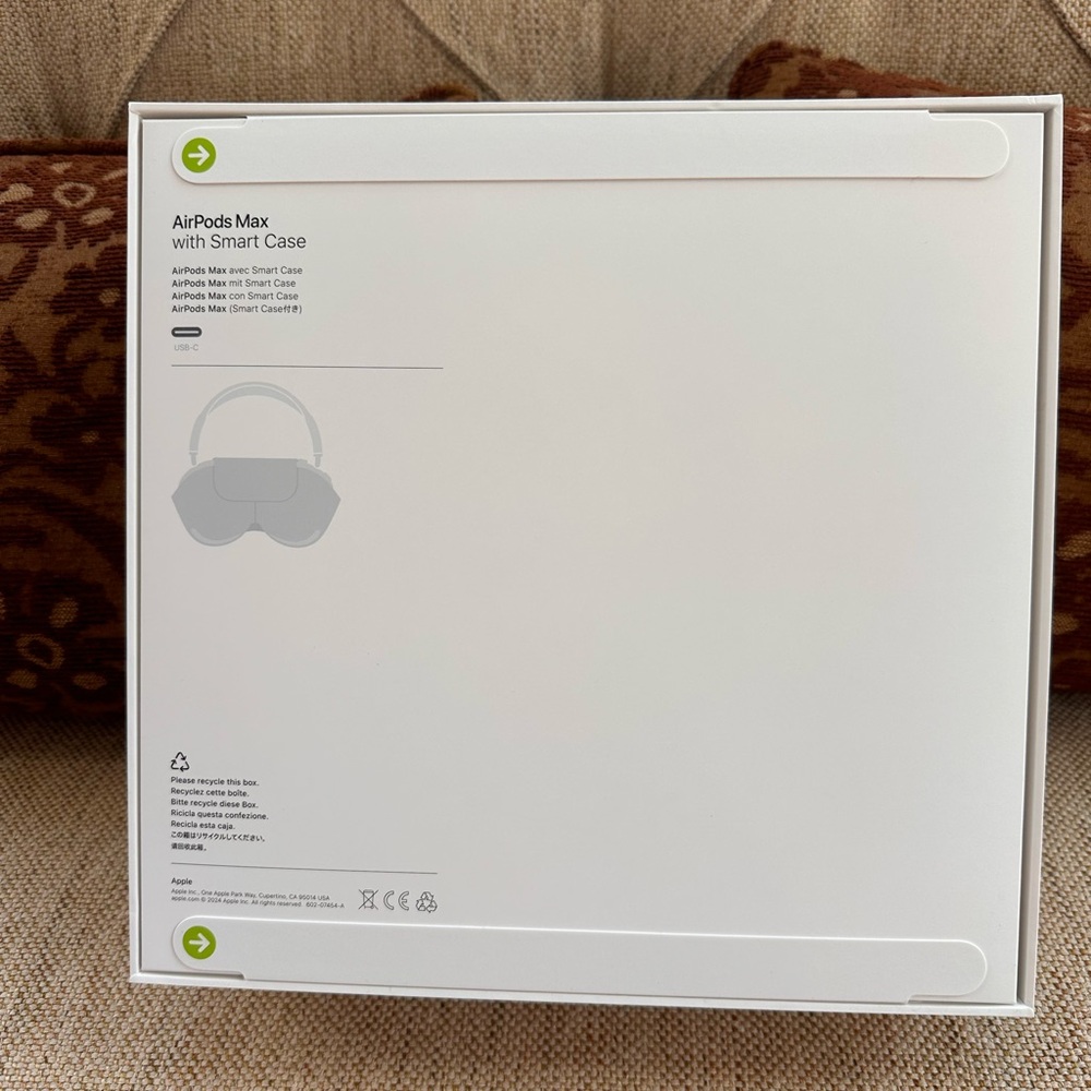 Apple AirPods Max with Smart Case- Midnight - Picture 2 of 7