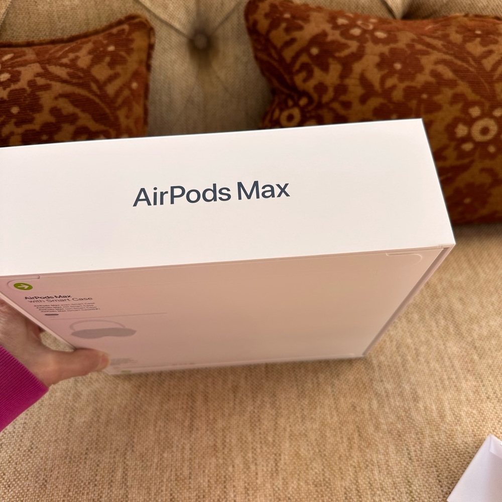 Apple AirPods Max with Smart Case- Midnight - Picture 3 of 7