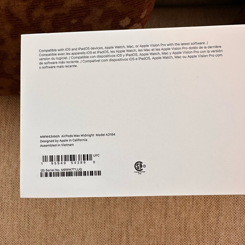 Apple AirPods Max with Smart Case- Midnight - Picture 5 of 7