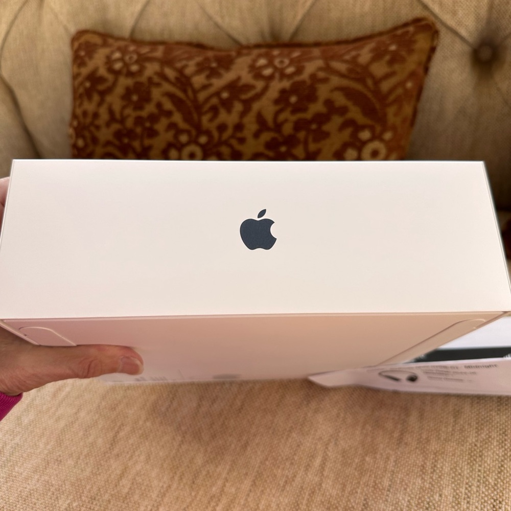 Apple AirPods Max with Smart Case- Midnight - Picture 7 of 7