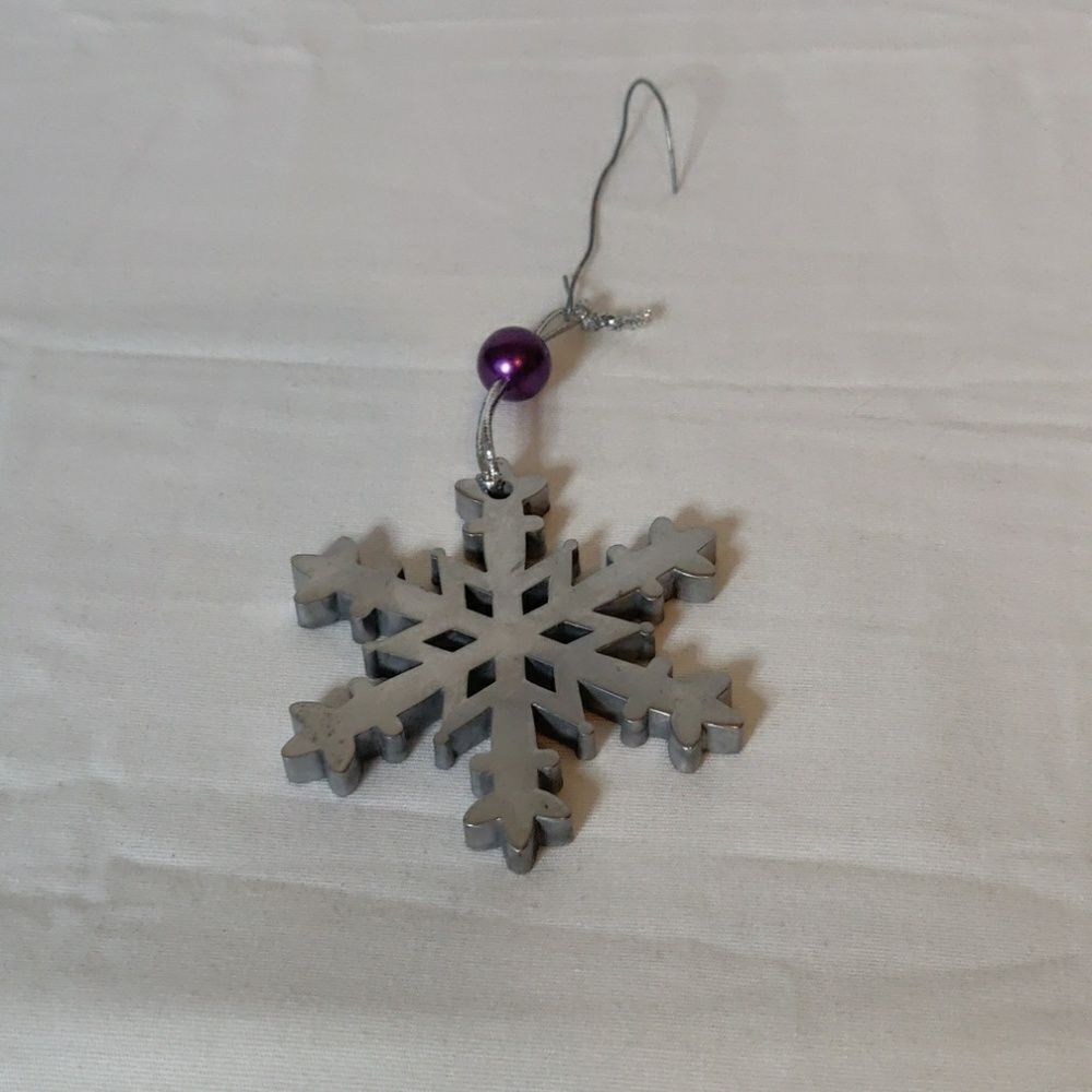 Silver Snowflake Christmas Ornament‎