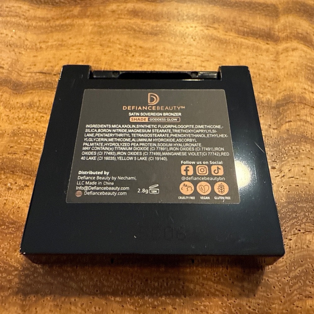 Defiance Beauty Satin Sovereign Bronzer In Goddess Glow 2.8g Mini - Picture 3 of 3