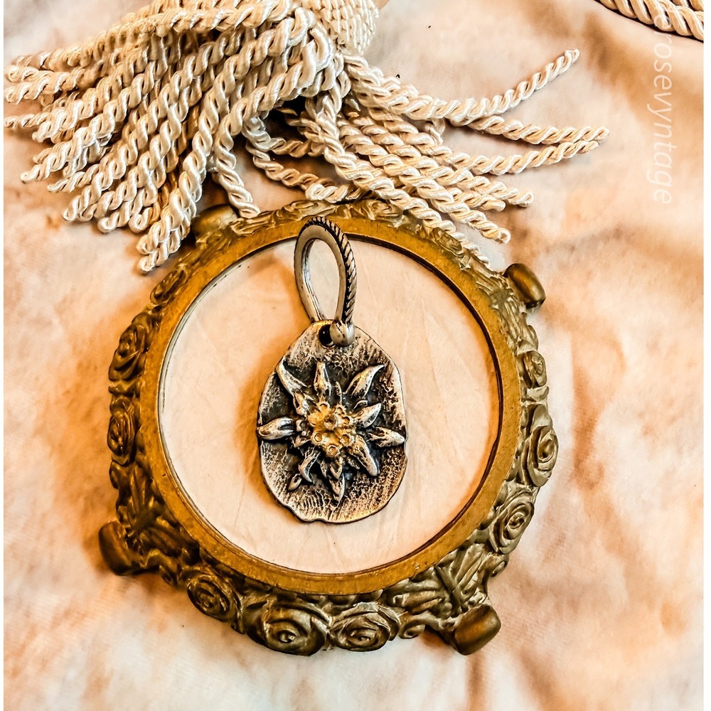 Star‎ Statement Pendant