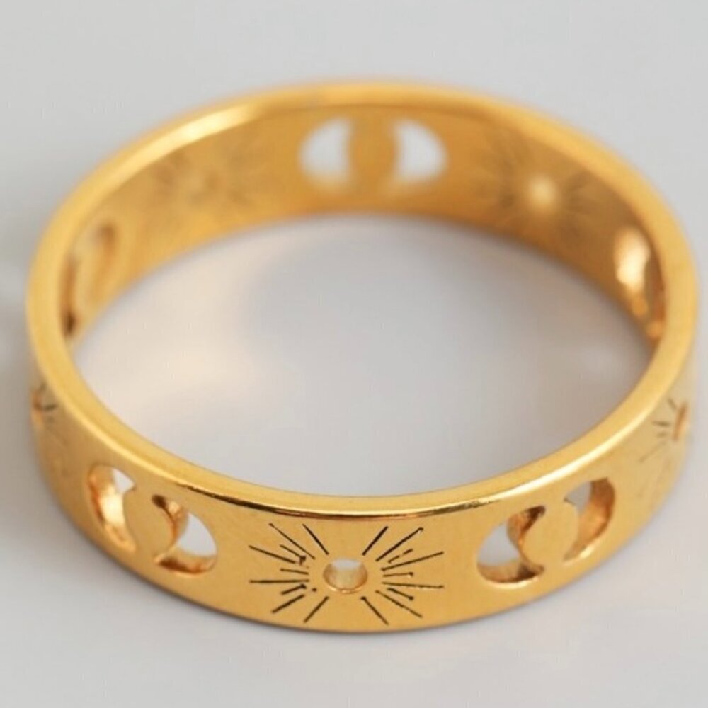 1 LEFT!! SANSA GOLD MOON RING - Picture 1 of 1