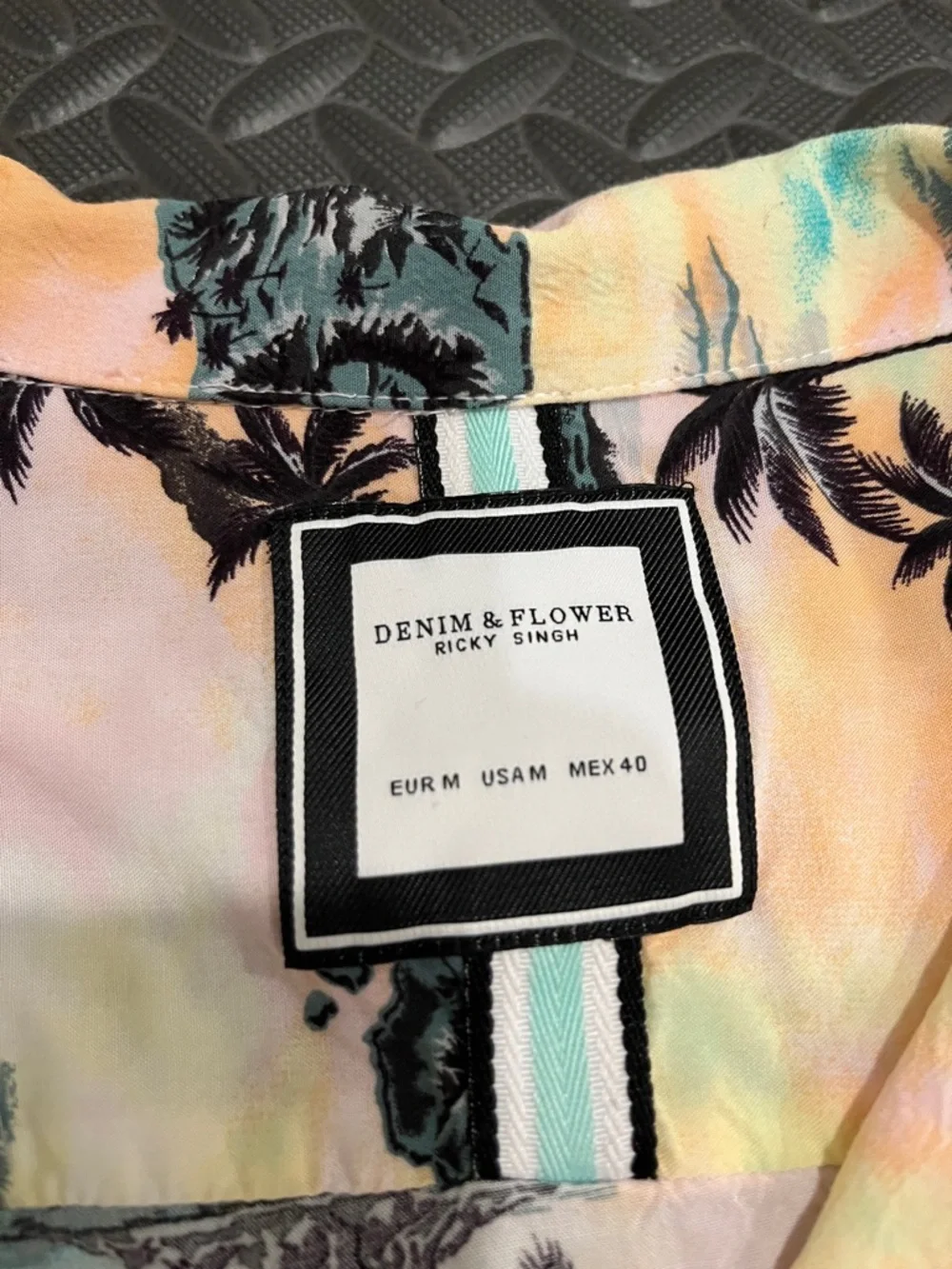 Denim & Flower Pastel Multi Tropical Palm Button-Down Shirt - Picture 2 of 3