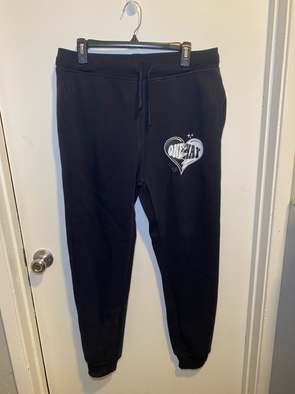 Black Heart Graphic Joggers - Women