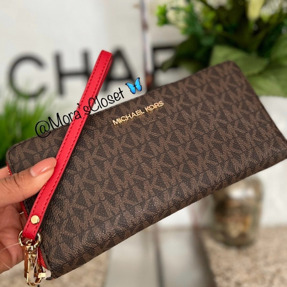 Michael Kors Large Continental Wallet - Picture 7 of 9