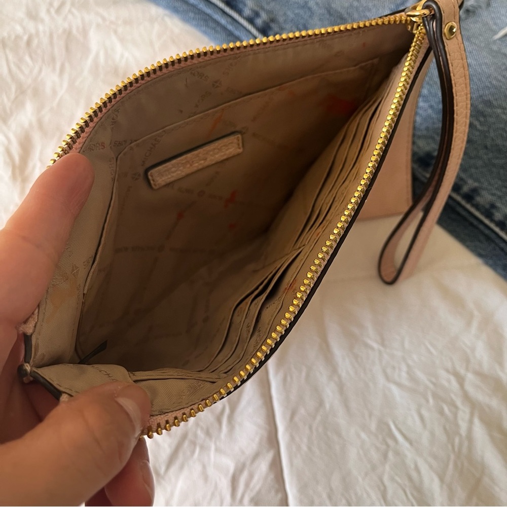 Michael Kors Pink wristlet bag‎ - Picture 4 of 4