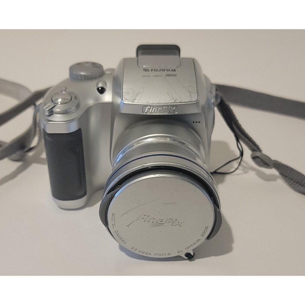 FujiFilm FinePix Digital Camera 3800 Silver Tested Works Made In JAPAN‎
