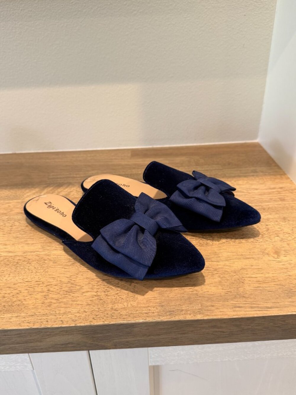 Zigi Soho Navy Blue Velvet Bow Slides Pointed Toe Mules - Women's Size 8.5 - Picture 4 of 8