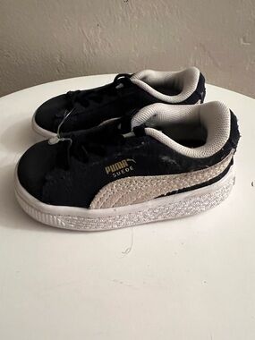 Toddler Puma Suede classic sneaker. Size 4C. BRAND NEW!!!!